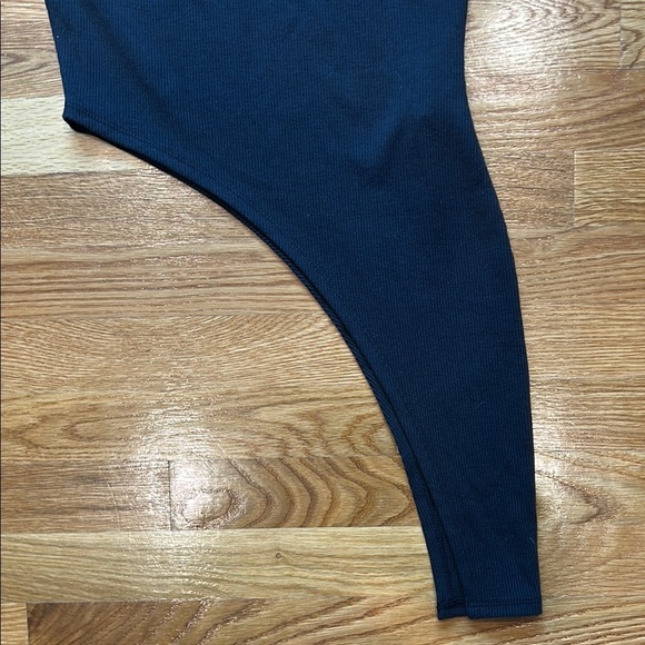 Dolls kill x Blue Blush Black Asymmetrical ribbed Tank Top sample size small - Picture 4 of 6